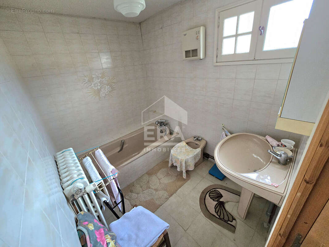 Maison à SAINT-FRONT-DE-PRADOUX