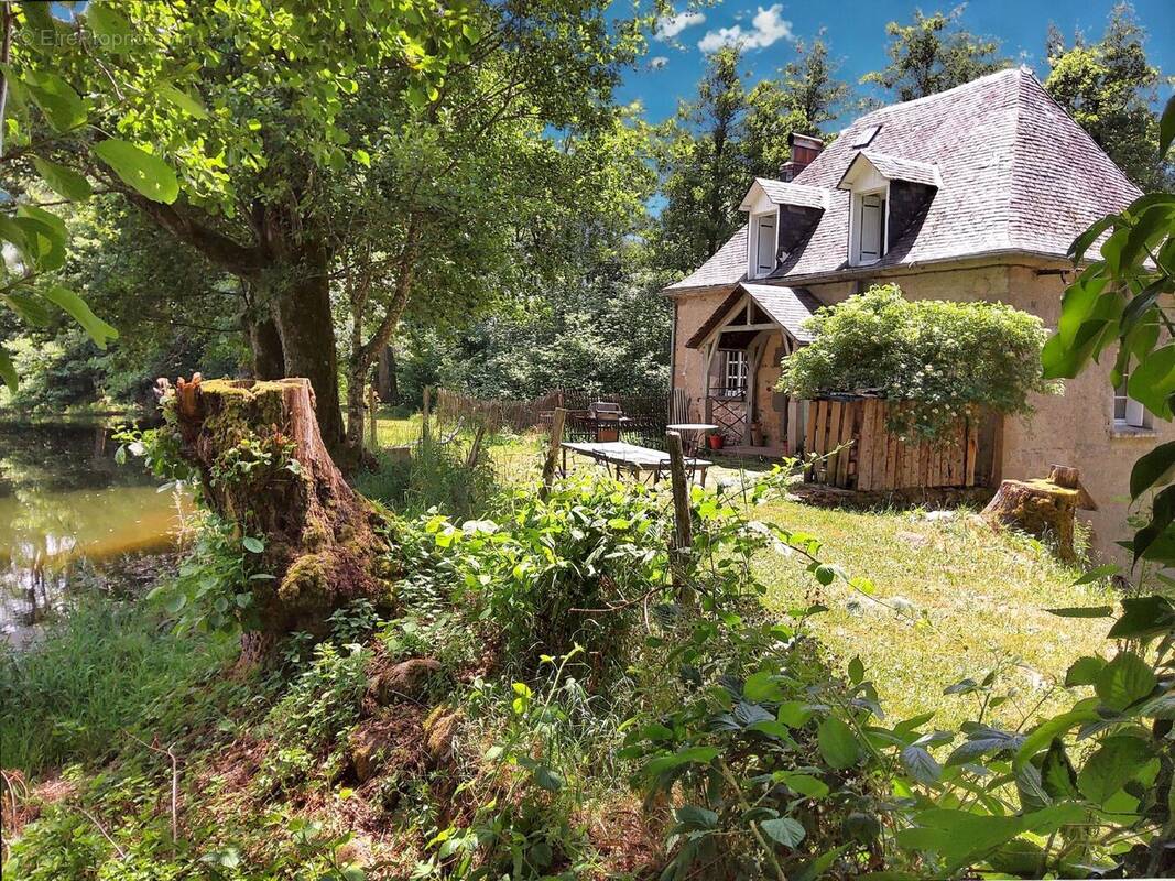 Maison à SAINT-SAUVES-D&#039;AUVERGNE