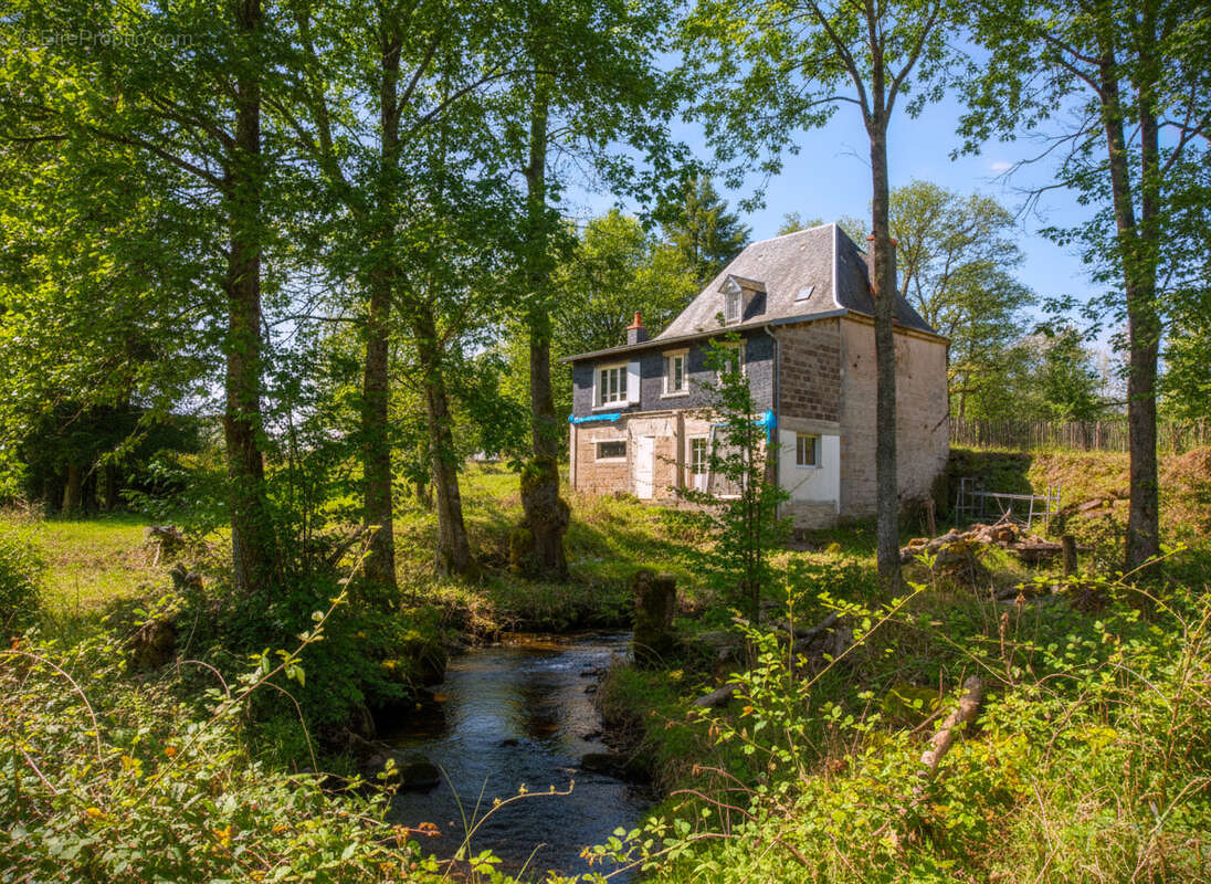 Maison à SAINT-SAUVES-D&#039;AUVERGNE