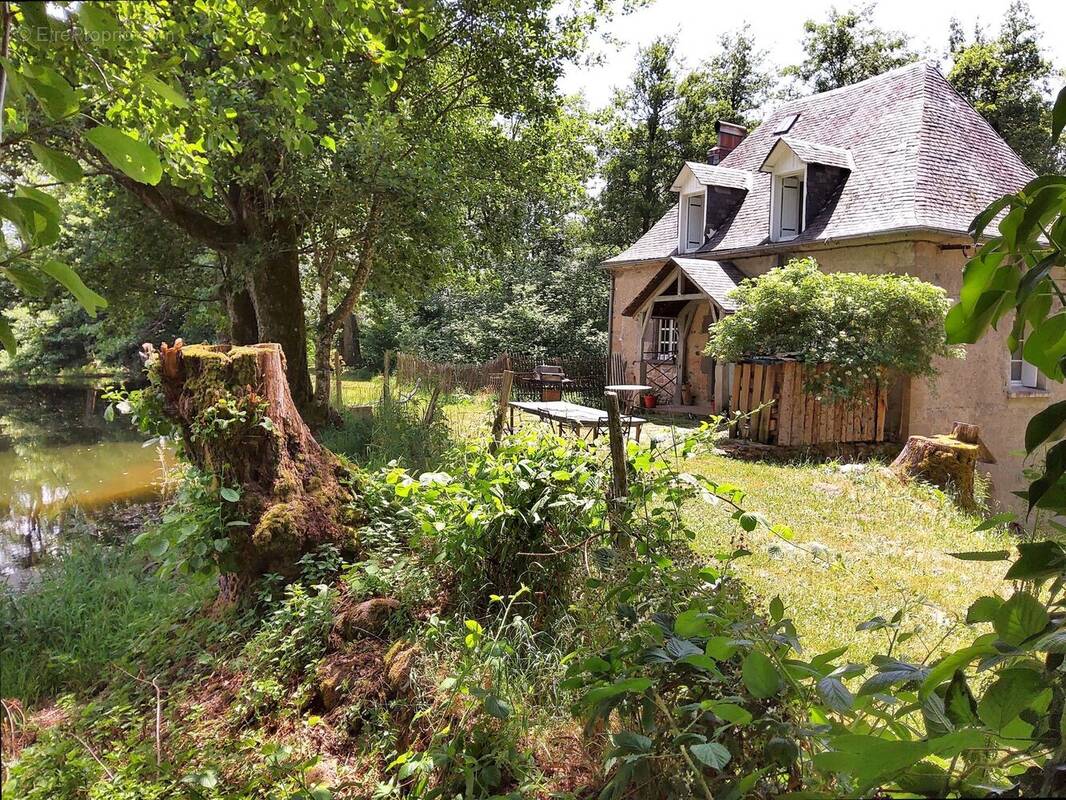 Maison à SAINT-SAUVES-D&#039;AUVERGNE