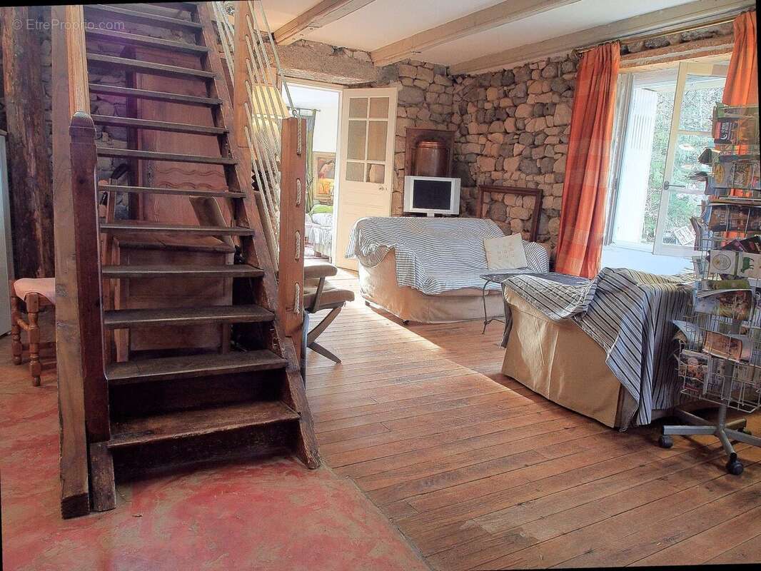 Maison à SAINT-SAUVES-D&#039;AUVERGNE