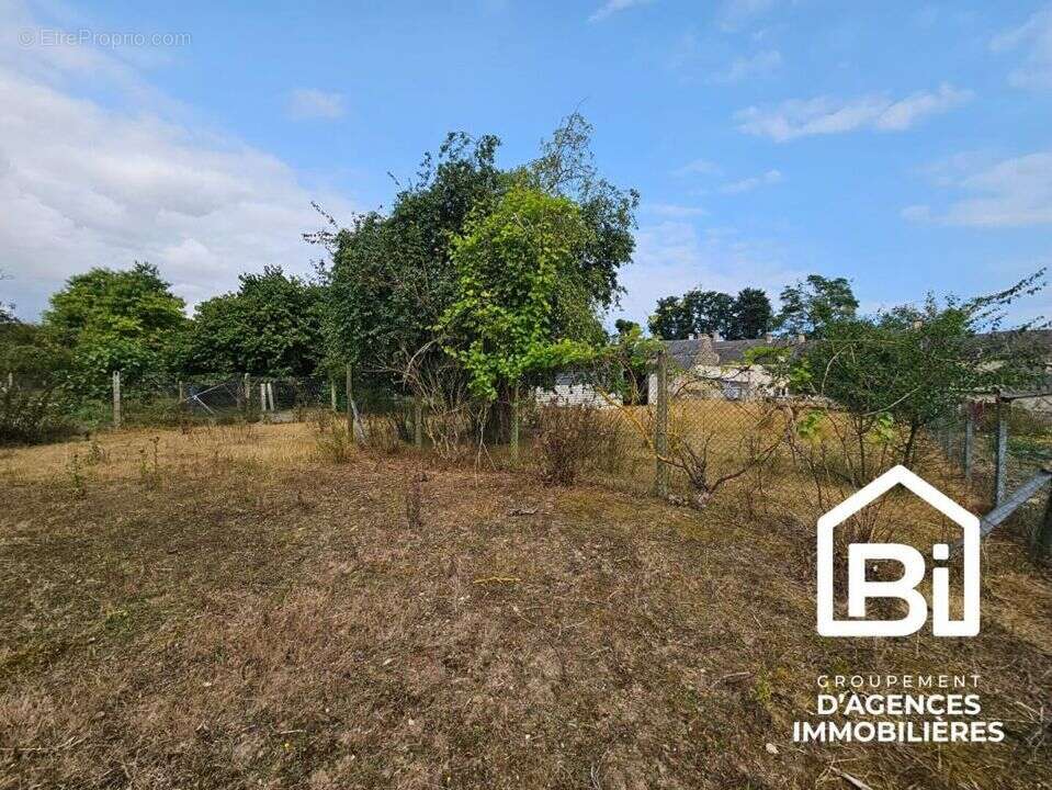 Terrain à COLOMBIERS-SUR-SEULLES