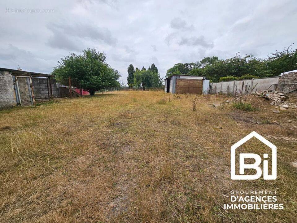 Terrain à COLOMBIERS-SUR-SEULLES