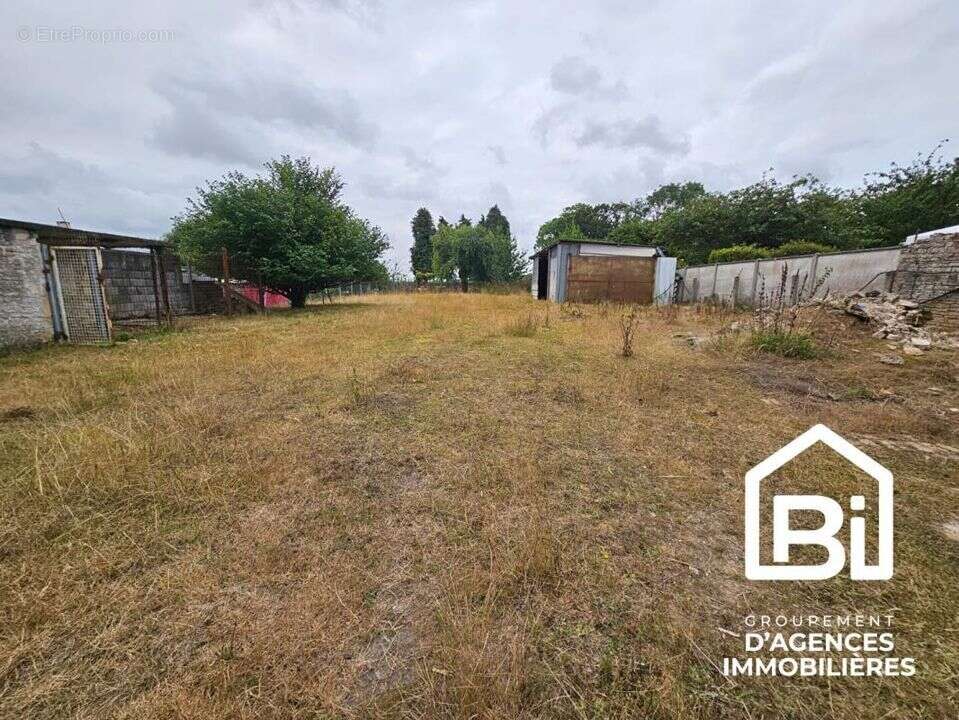 Terrain à COLOMBIERS-SUR-SEULLES