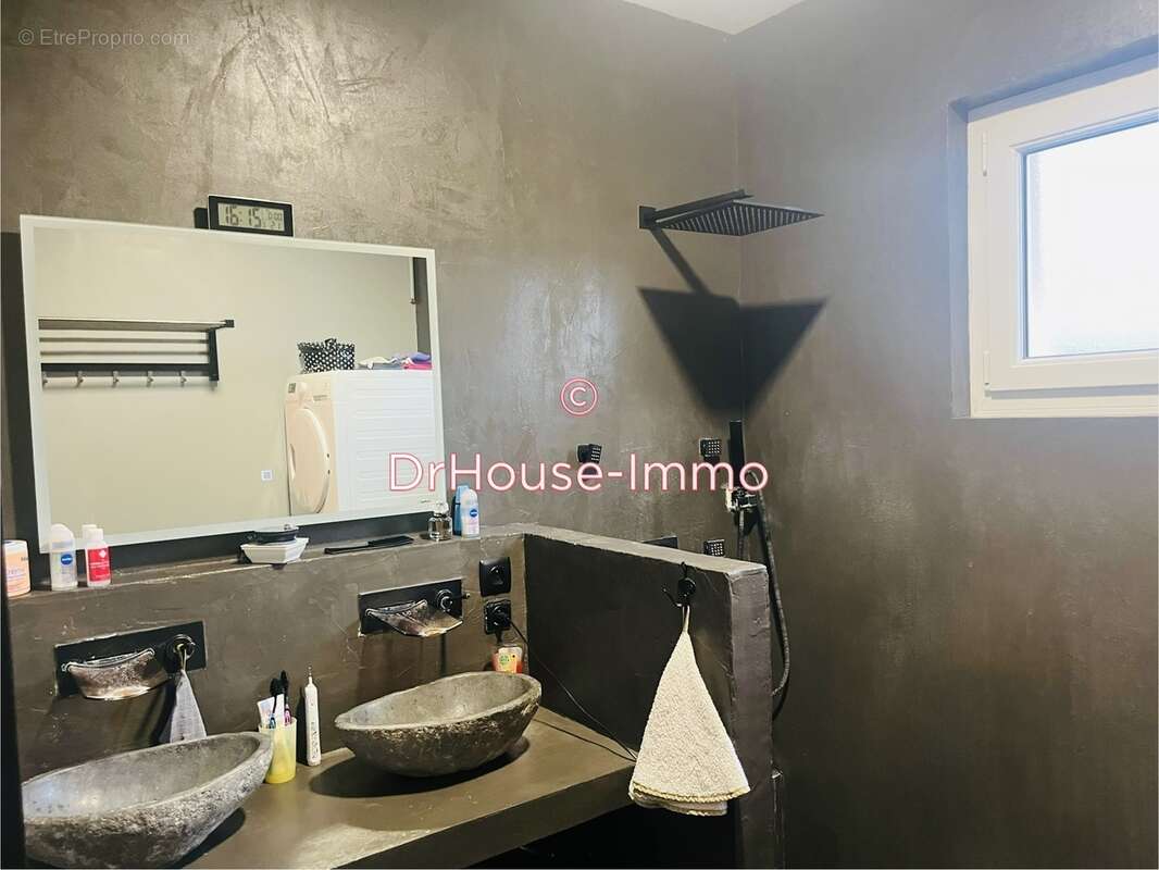 Maison à THENEUILLE