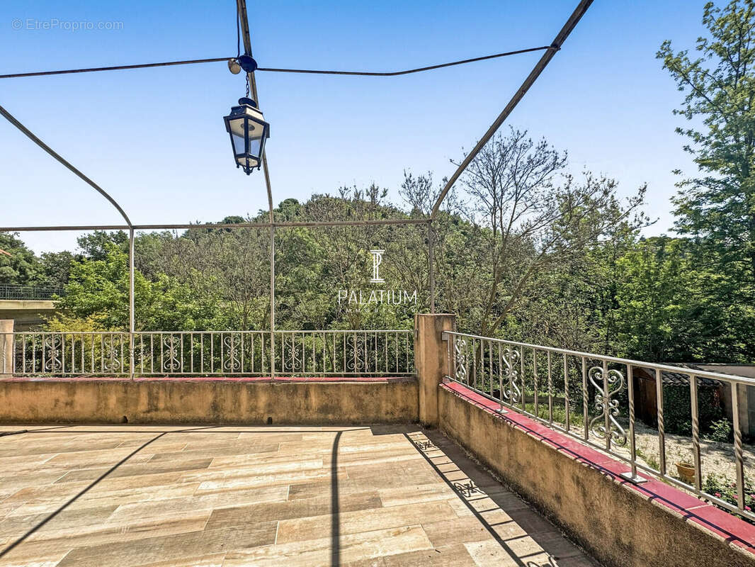 Maison à LA TOUR-D&#039;AIGUES