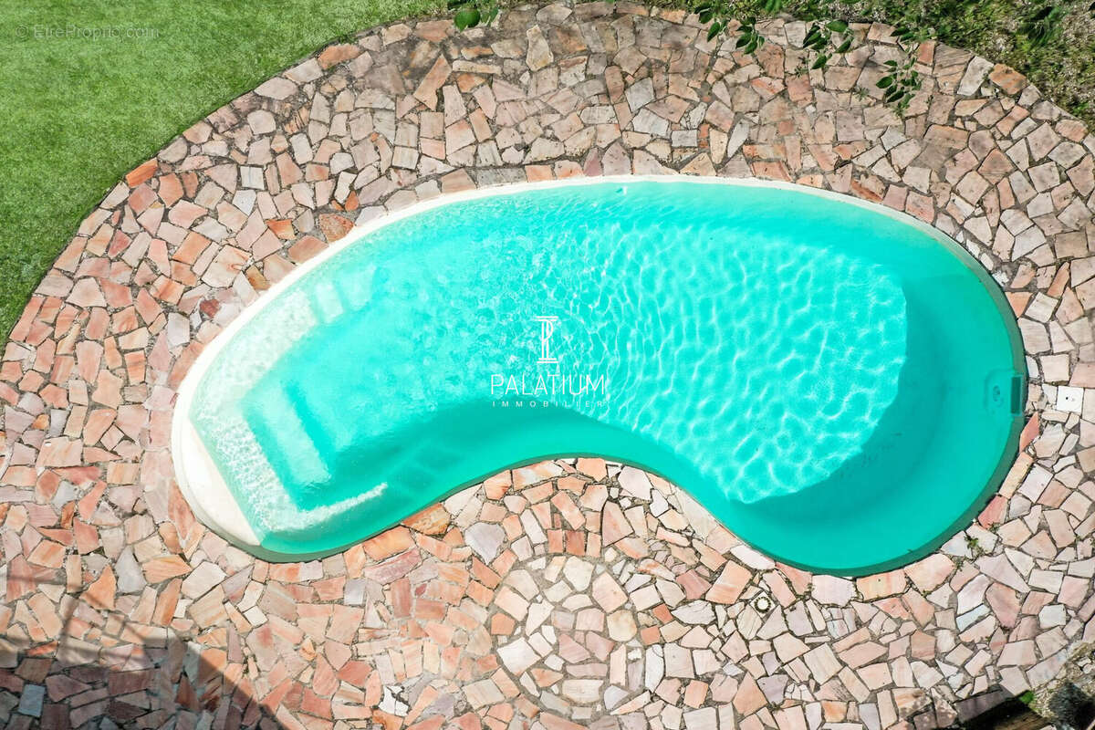 Maison à LA TOUR-D&#039;AIGUES