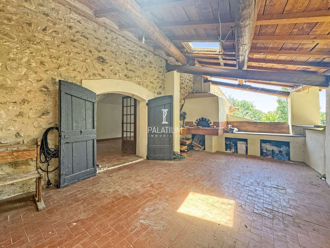 Maison à LA TOUR-D&#039;AIGUES