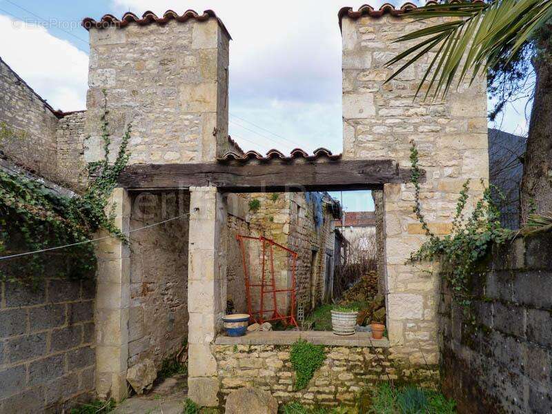 Maison à SAUZE-VAUSSAIS