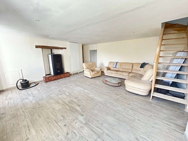 Maison à SOMMIERES-DU-CLAIN