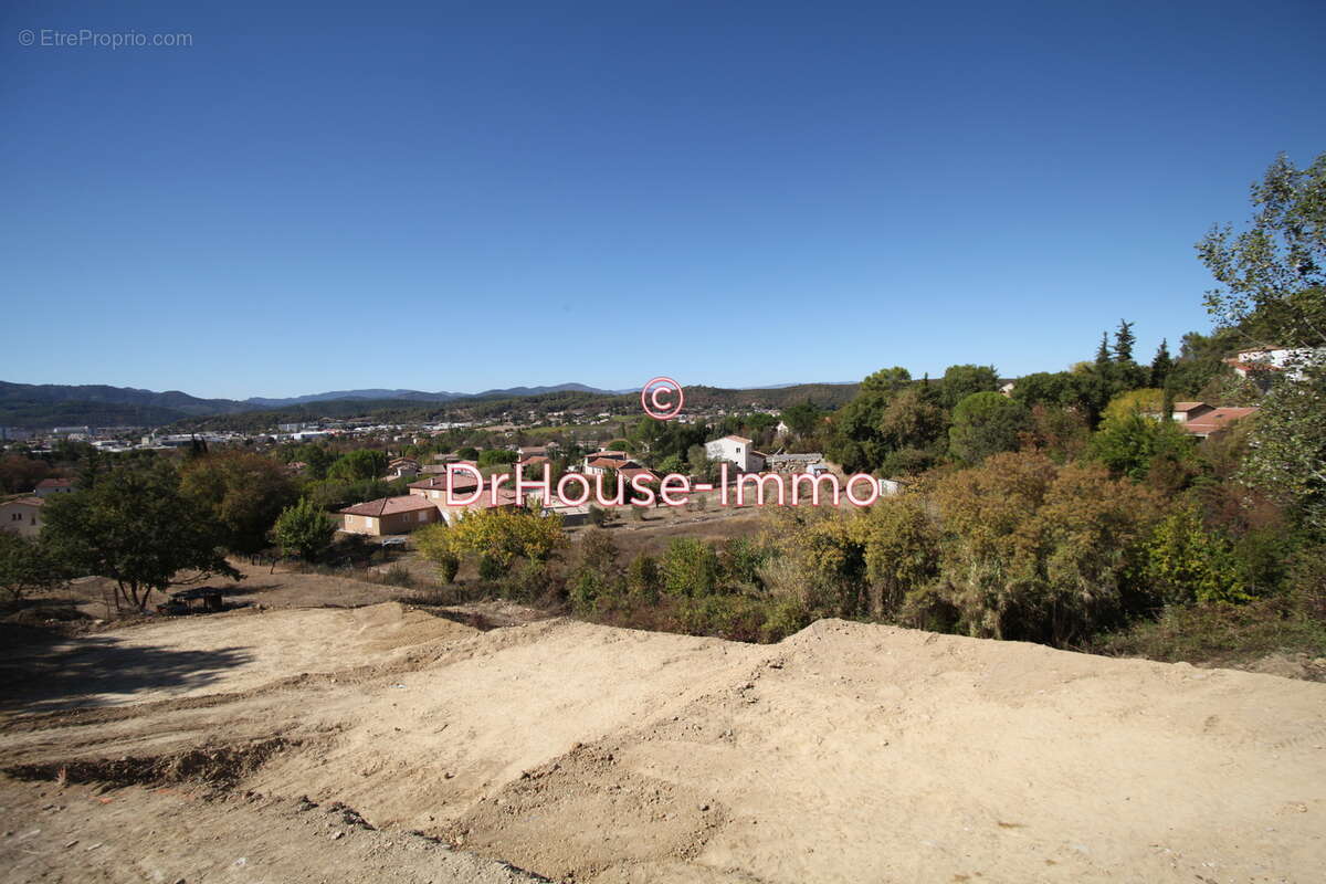 Terrain à SAINT-PRIVAT-DES-VIEUX
