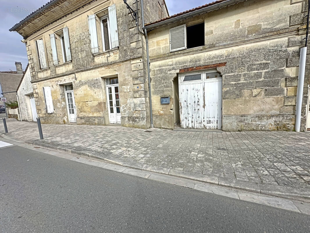 Maison à SAINT-SULPICE-DE-FALEYRENS