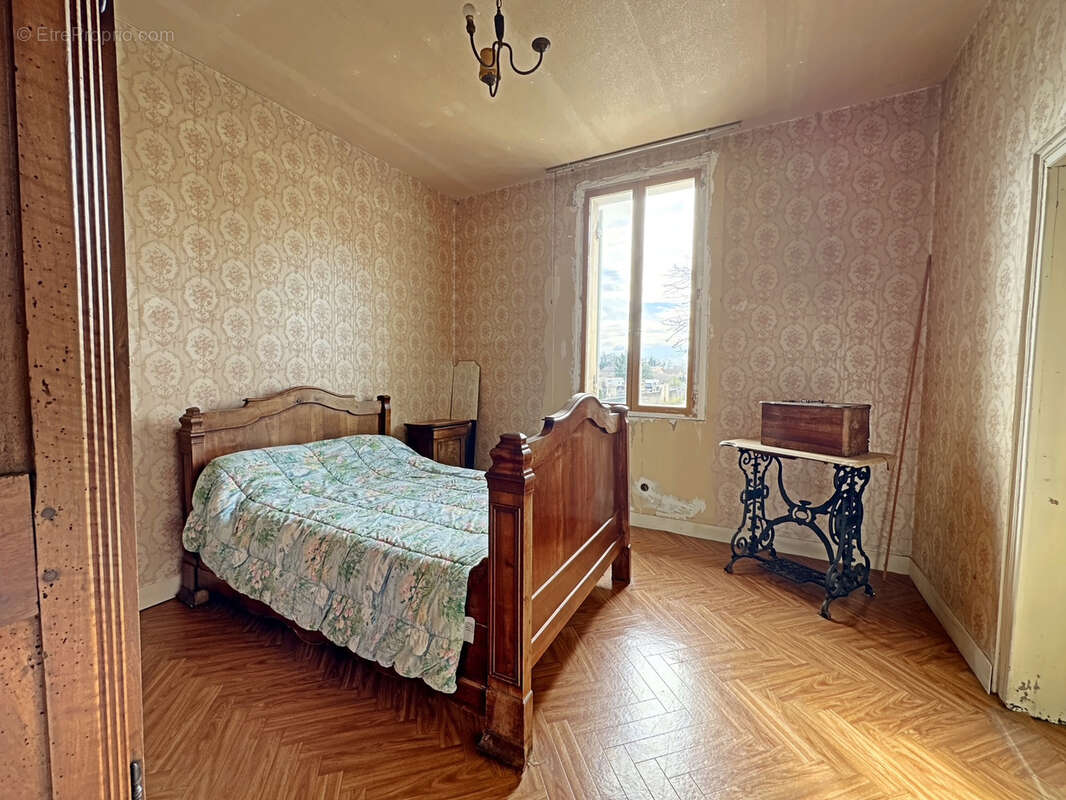 Maison à SAINT-SULPICE-DE-FALEYRENS