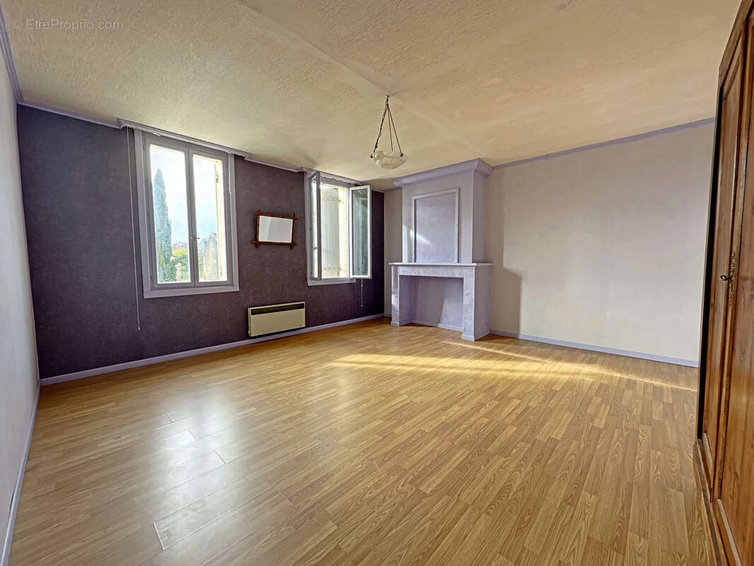 Maison à SAINT-SULPICE-DE-FALEYRENS