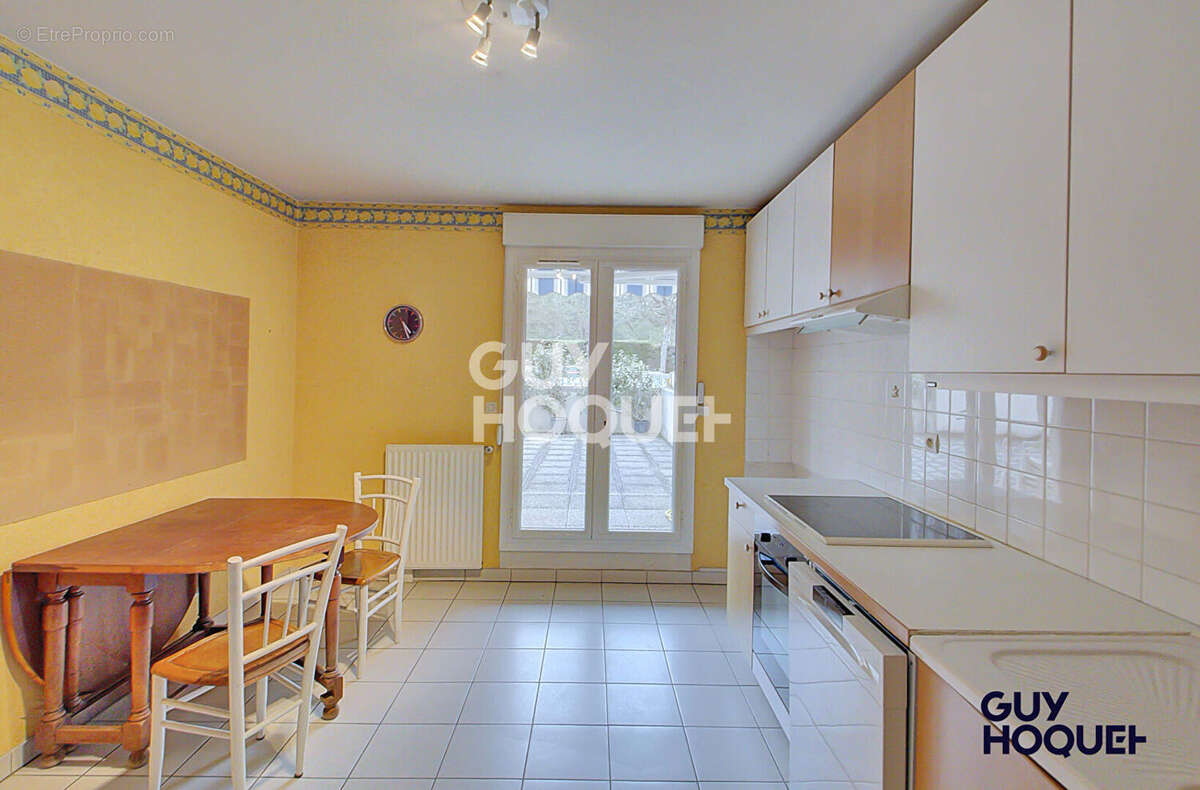 Appartement à CHARBONNIERES-LES-BAINS