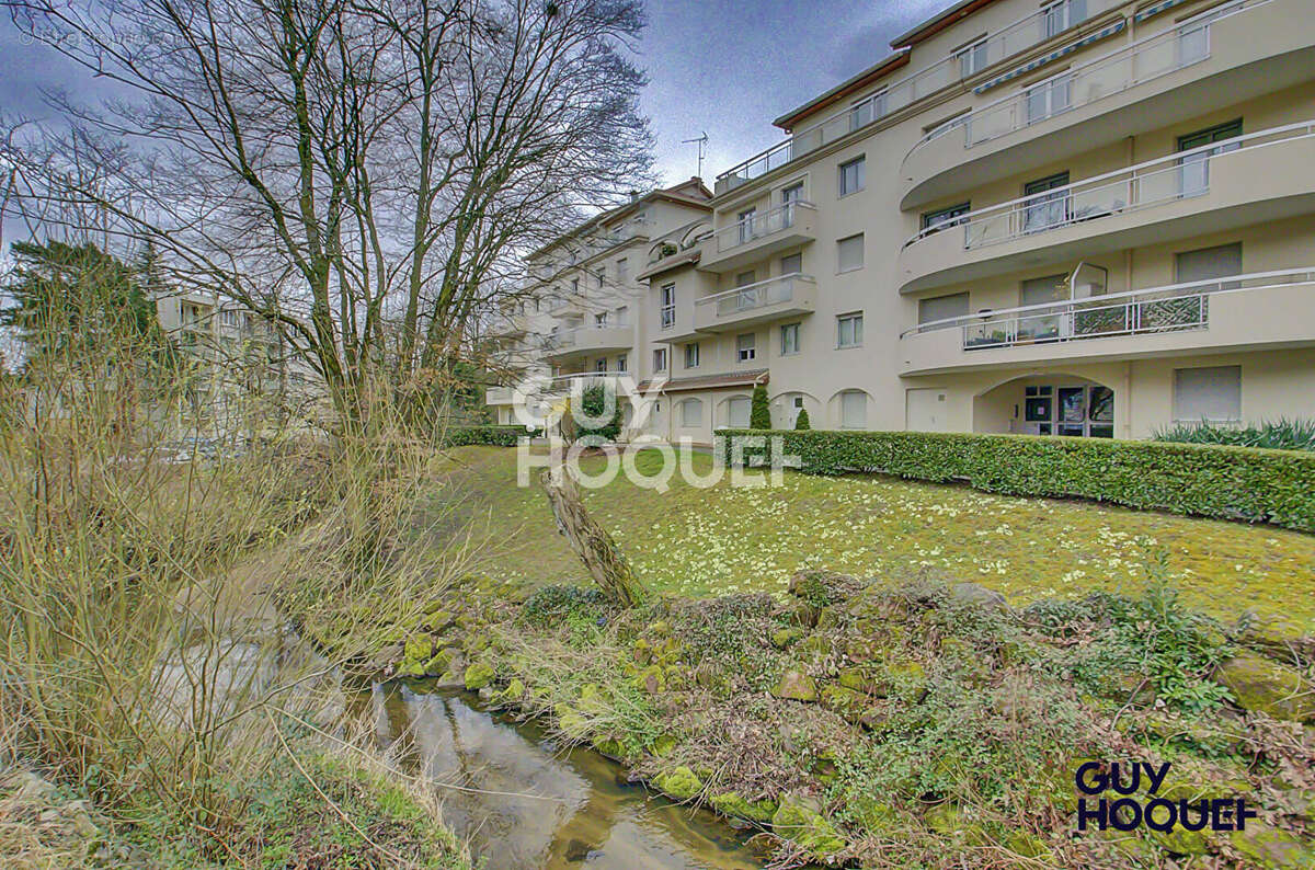 Appartement à CHARBONNIERES-LES-BAINS