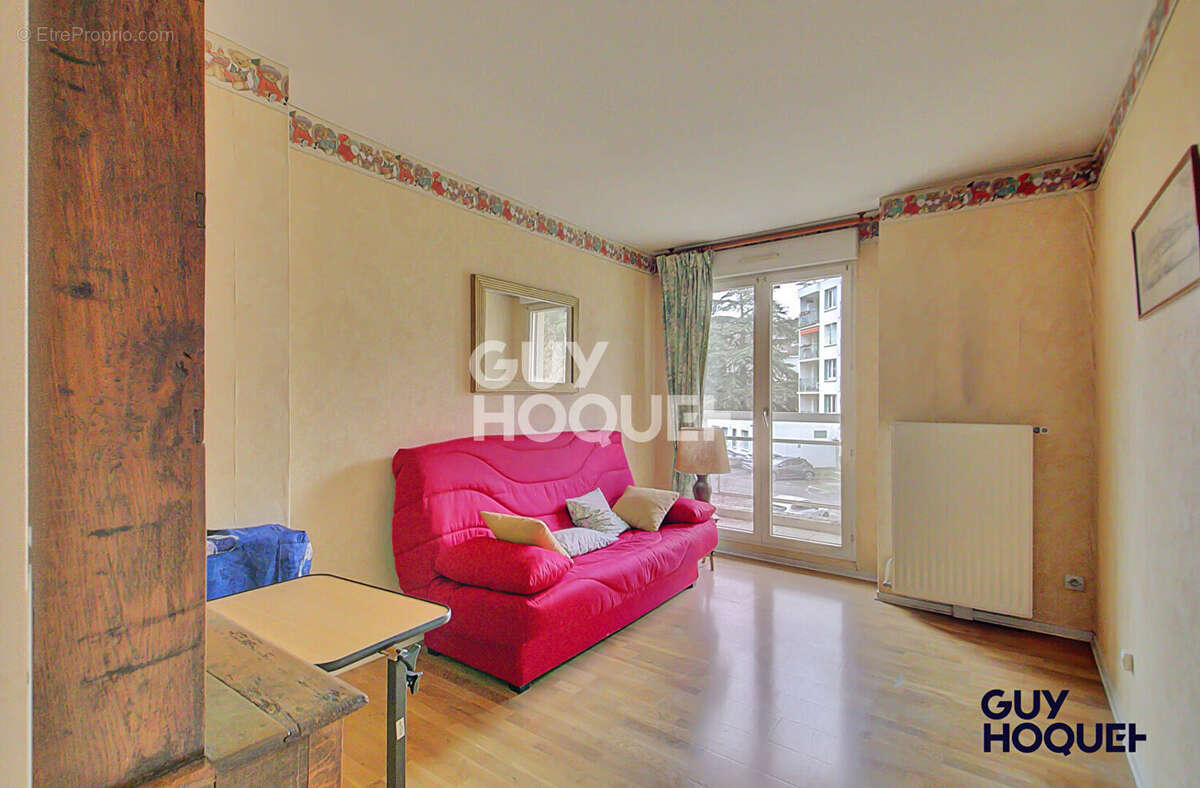 Appartement à CHARBONNIERES-LES-BAINS