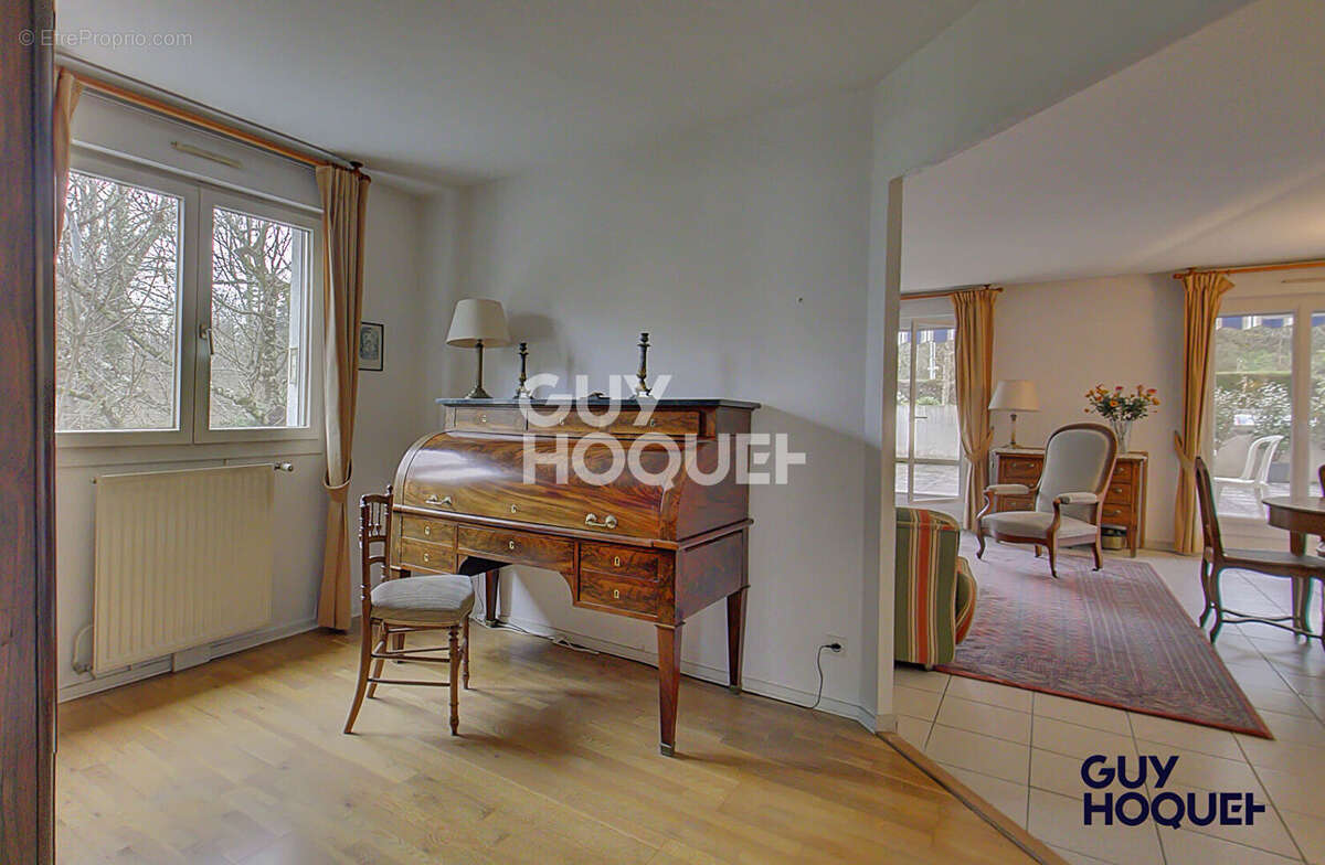 Appartement à CHARBONNIERES-LES-BAINS
