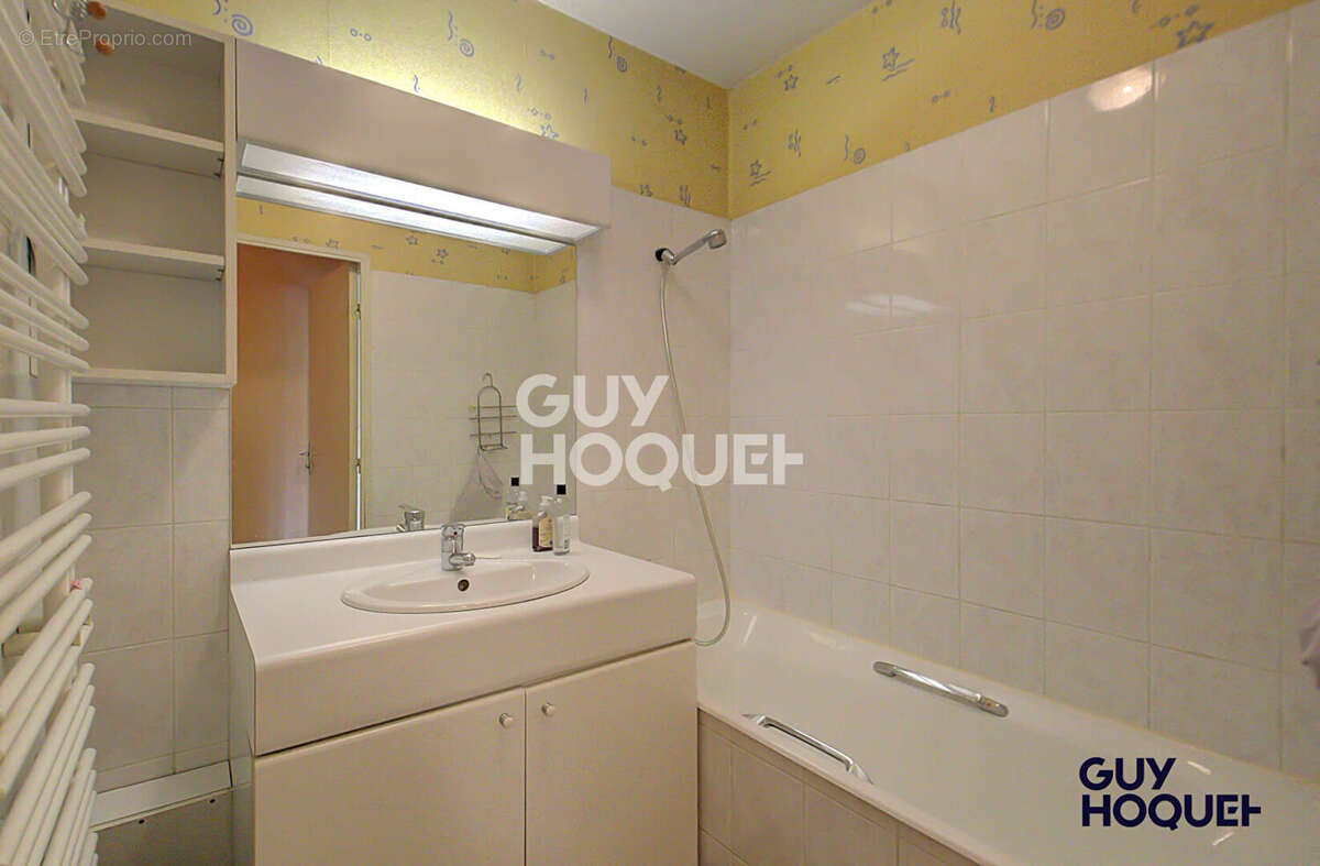 Appartement à CHARBONNIERES-LES-BAINS