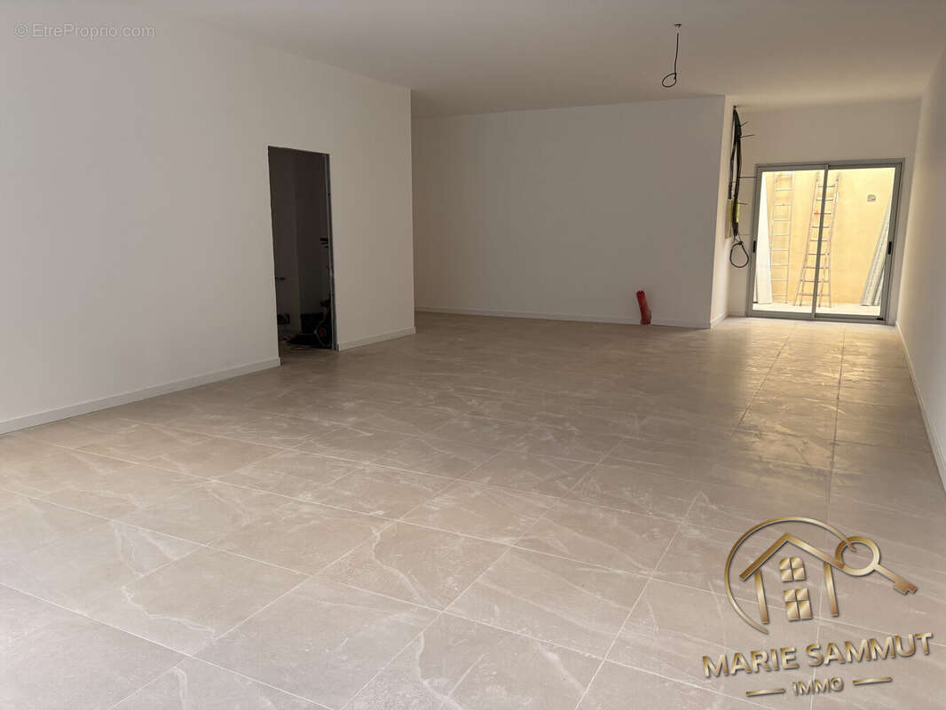 Commerce à LE GRAU-DU-ROI