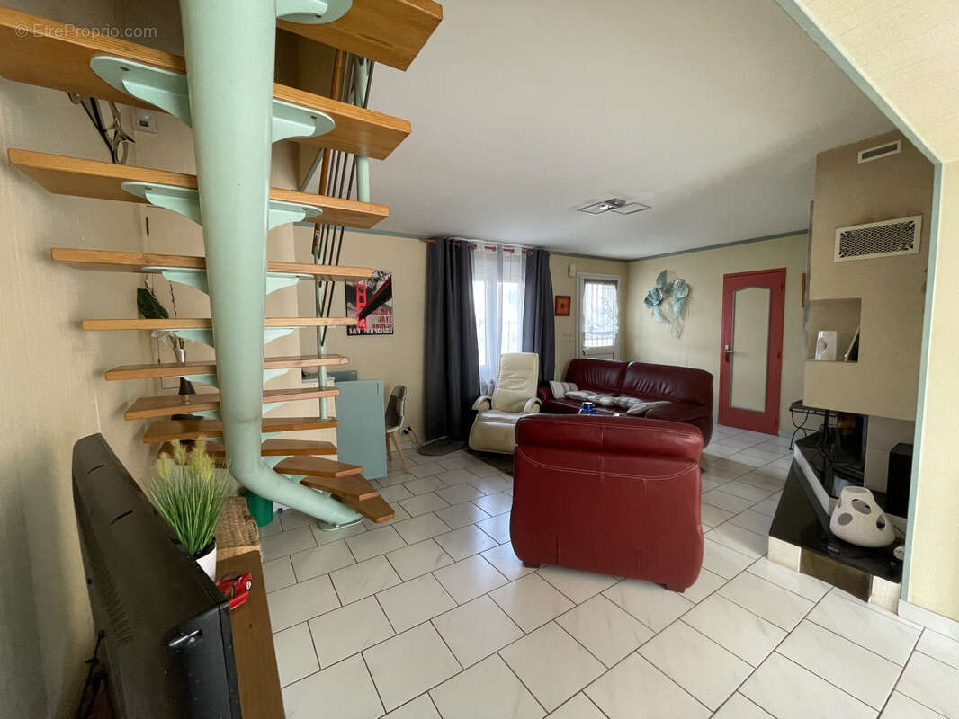 Maison à SAVIGNE-L&#039;EVEQUE