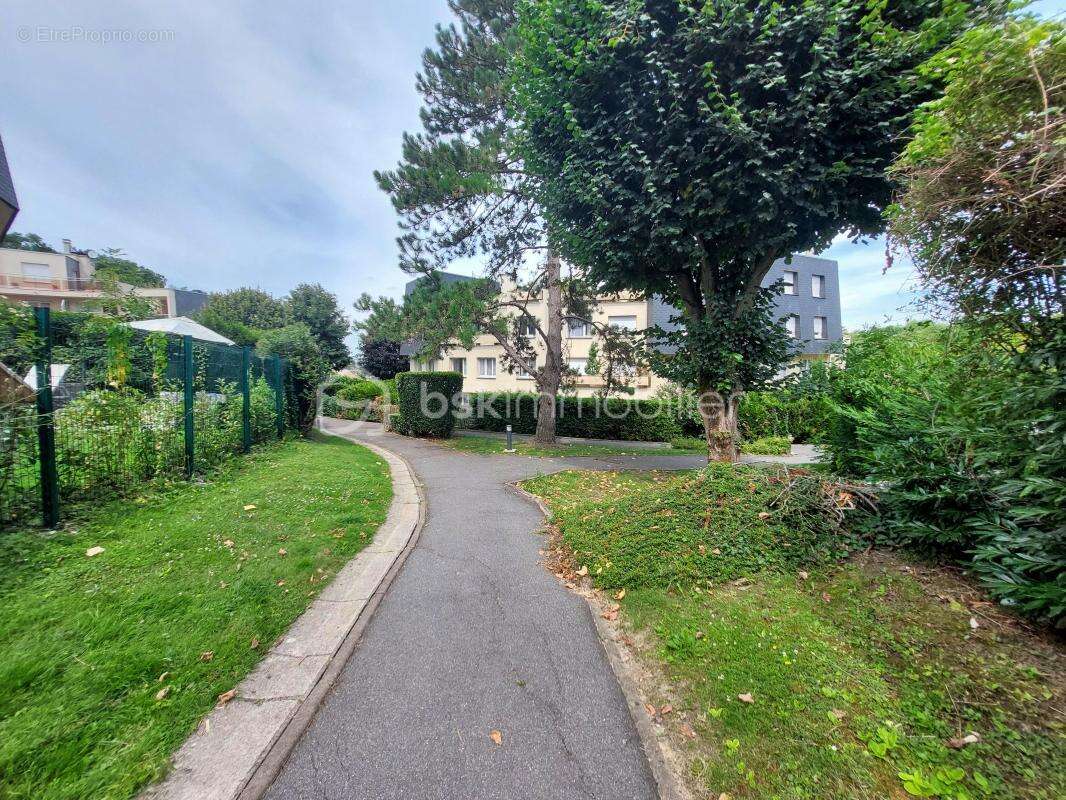 Appartement à VAUJOURS