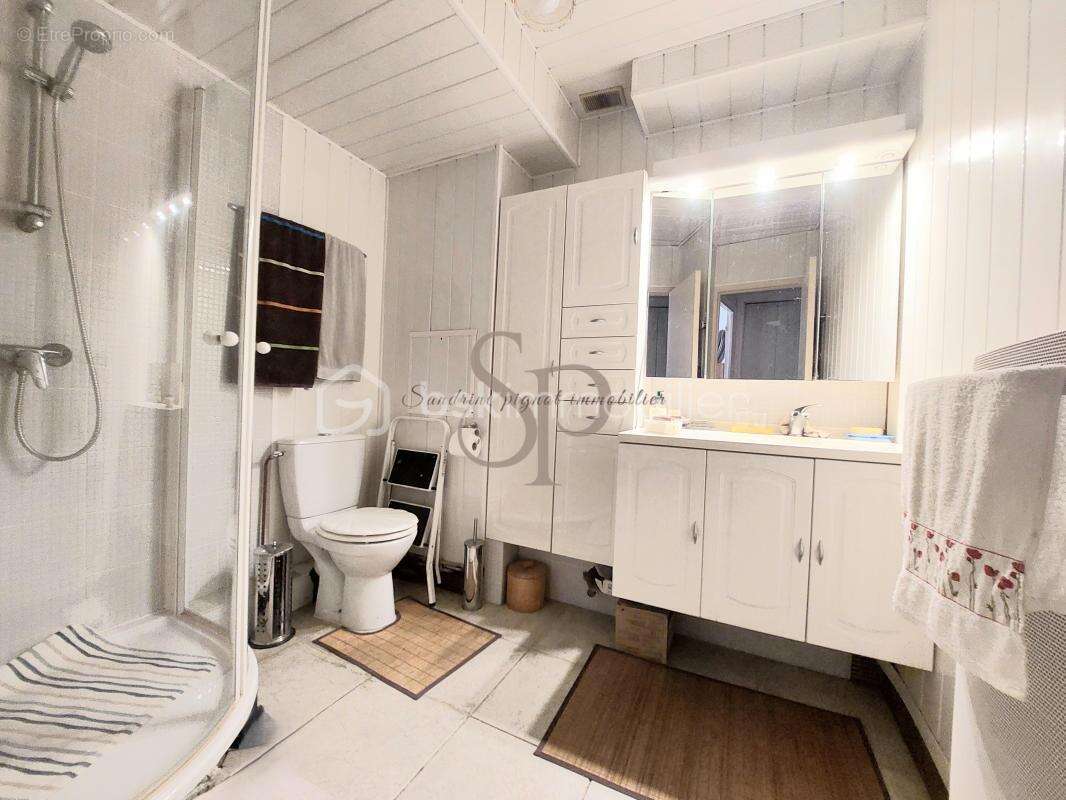 Appartement à VAUJOURS