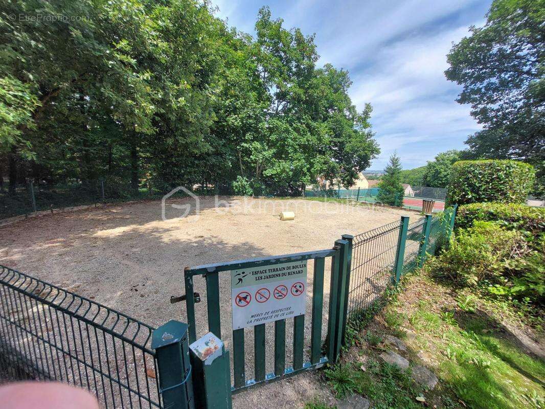 Appartement à VAUJOURS