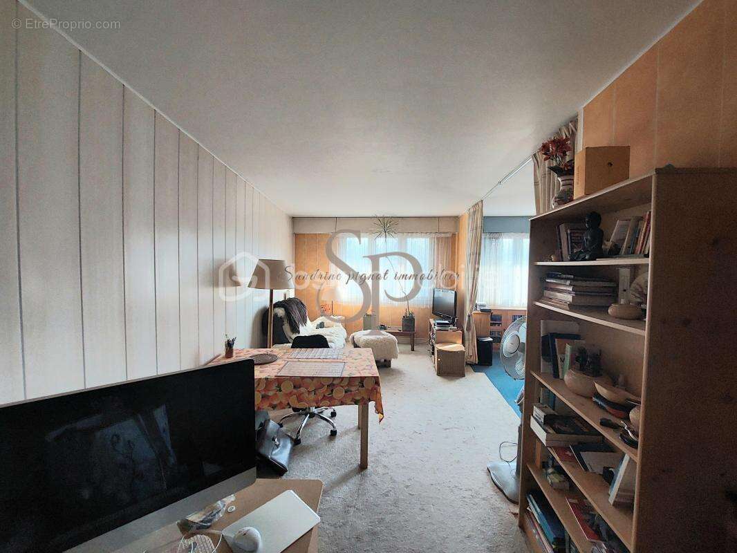 Appartement à VAUJOURS