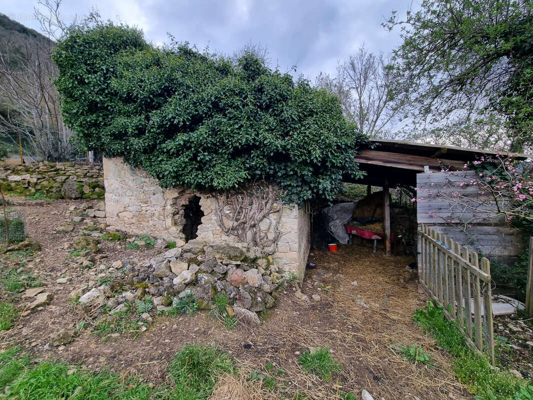 Maison à LA TOUR-SUR-ORB