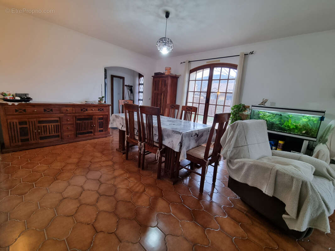 Maison à LA TOUR-SUR-ORB