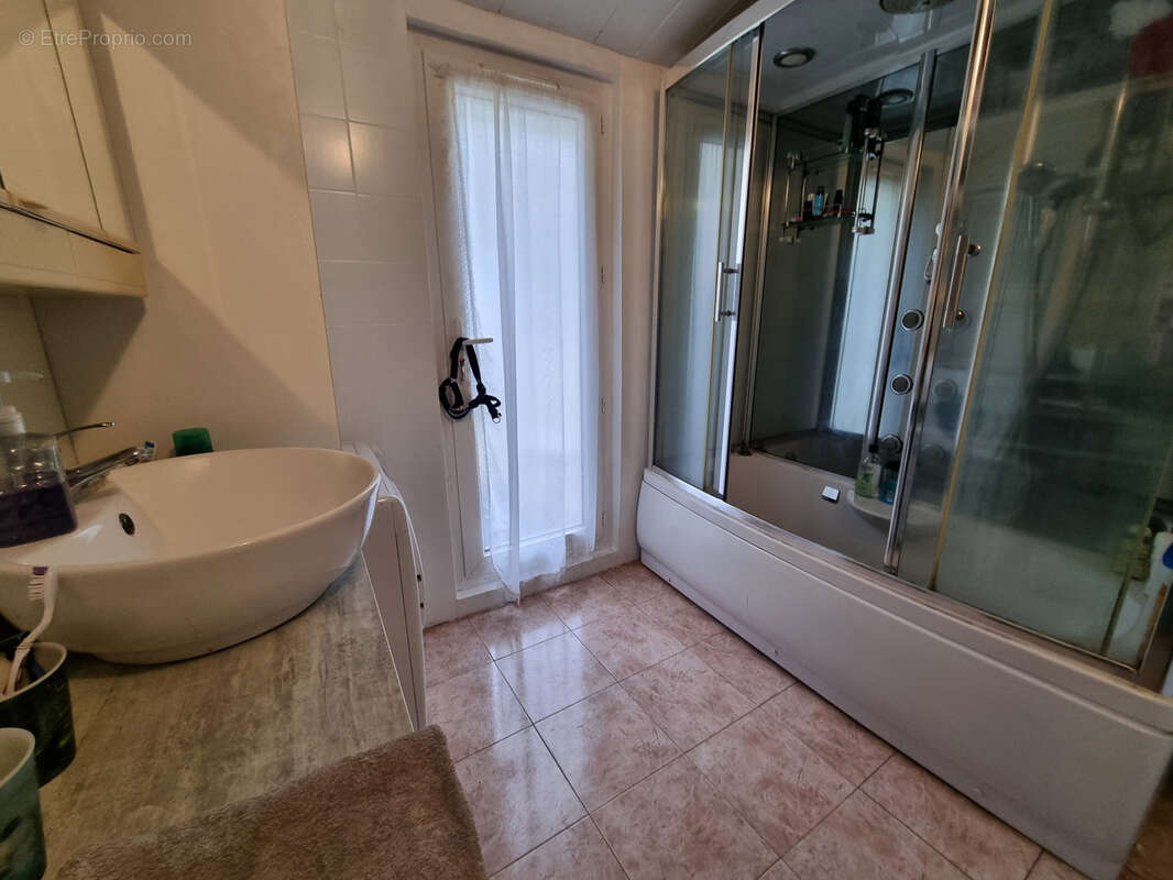 Maison à LA TOUR-SUR-ORB