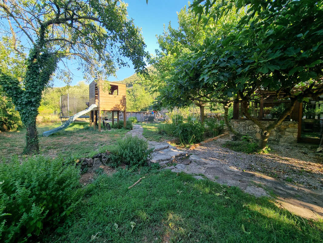 Maison à LA TOUR-SUR-ORB