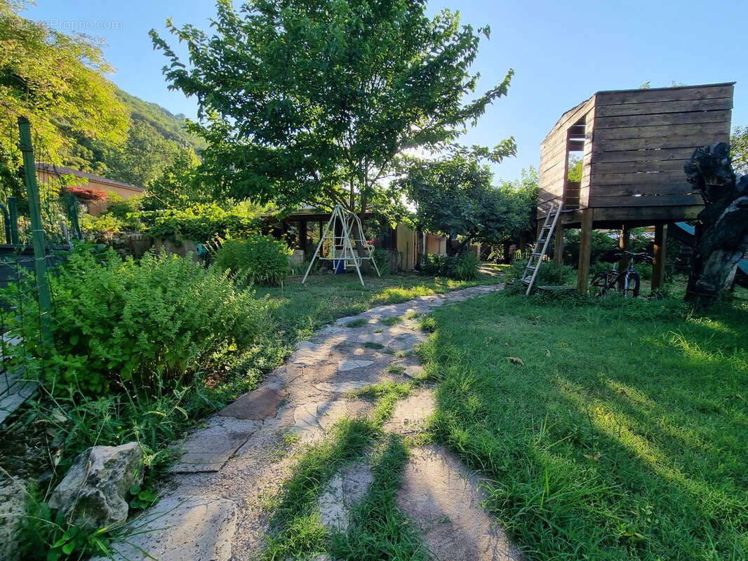 Maison à LA TOUR-SUR-ORB