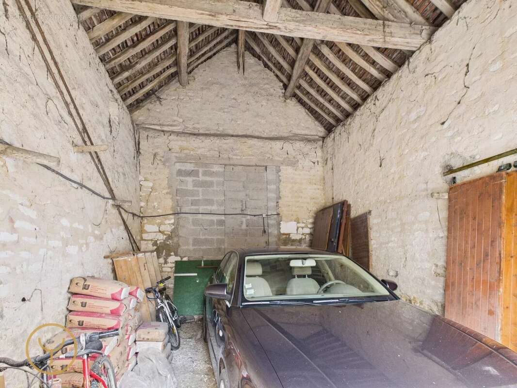 Maison à CHARNY-LE-BACHOT