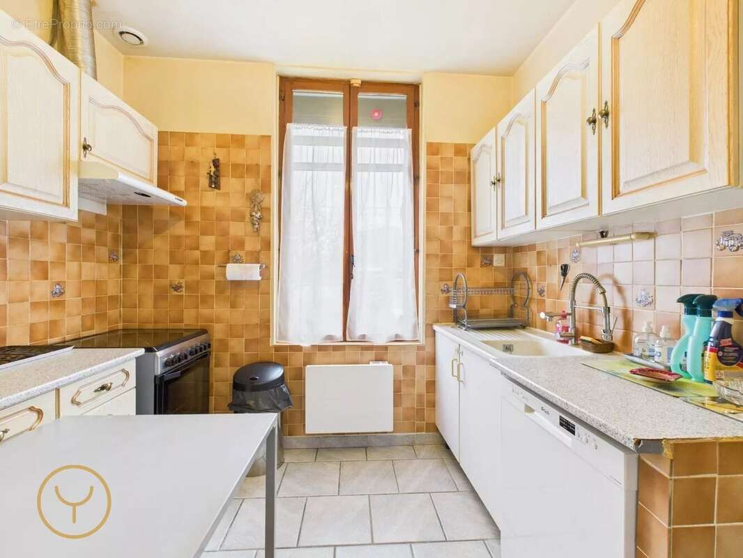 Maison à CHARNY-LE-BACHOT