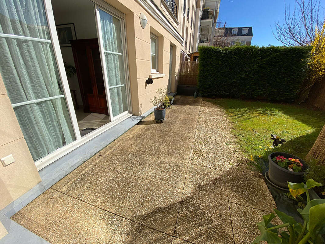 Appartement à LES CLAYES-SOUS-BOIS