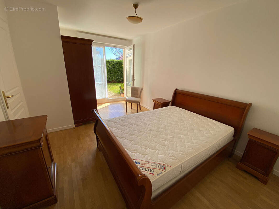 Appartement à LES CLAYES-SOUS-BOIS