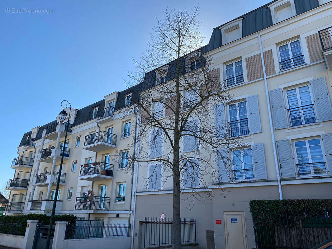 Appartement à LES CLAYES-SOUS-BOIS