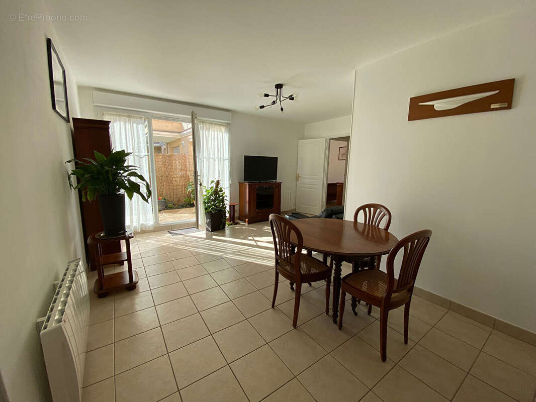 Appartement à LES CLAYES-SOUS-BOIS