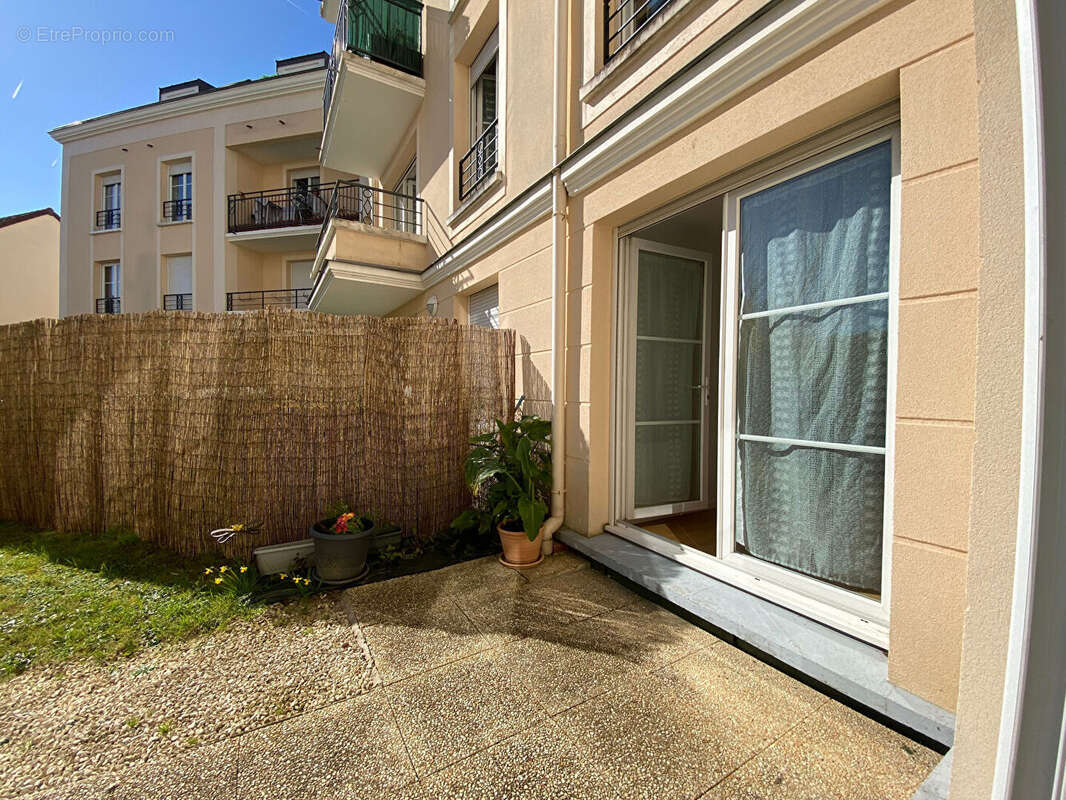 Appartement à LES CLAYES-SOUS-BOIS