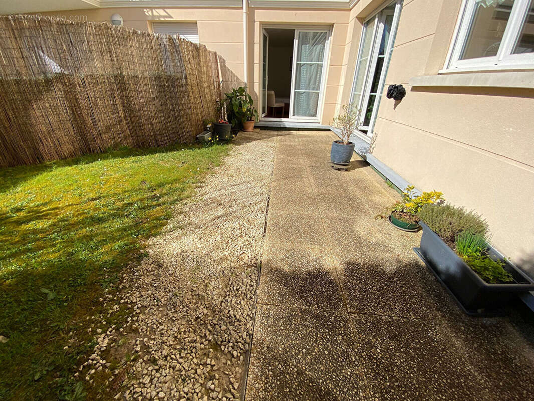 Appartement à LES CLAYES-SOUS-BOIS