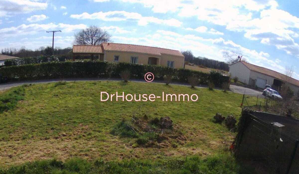 Terrain à LA LIMOUZINIERE