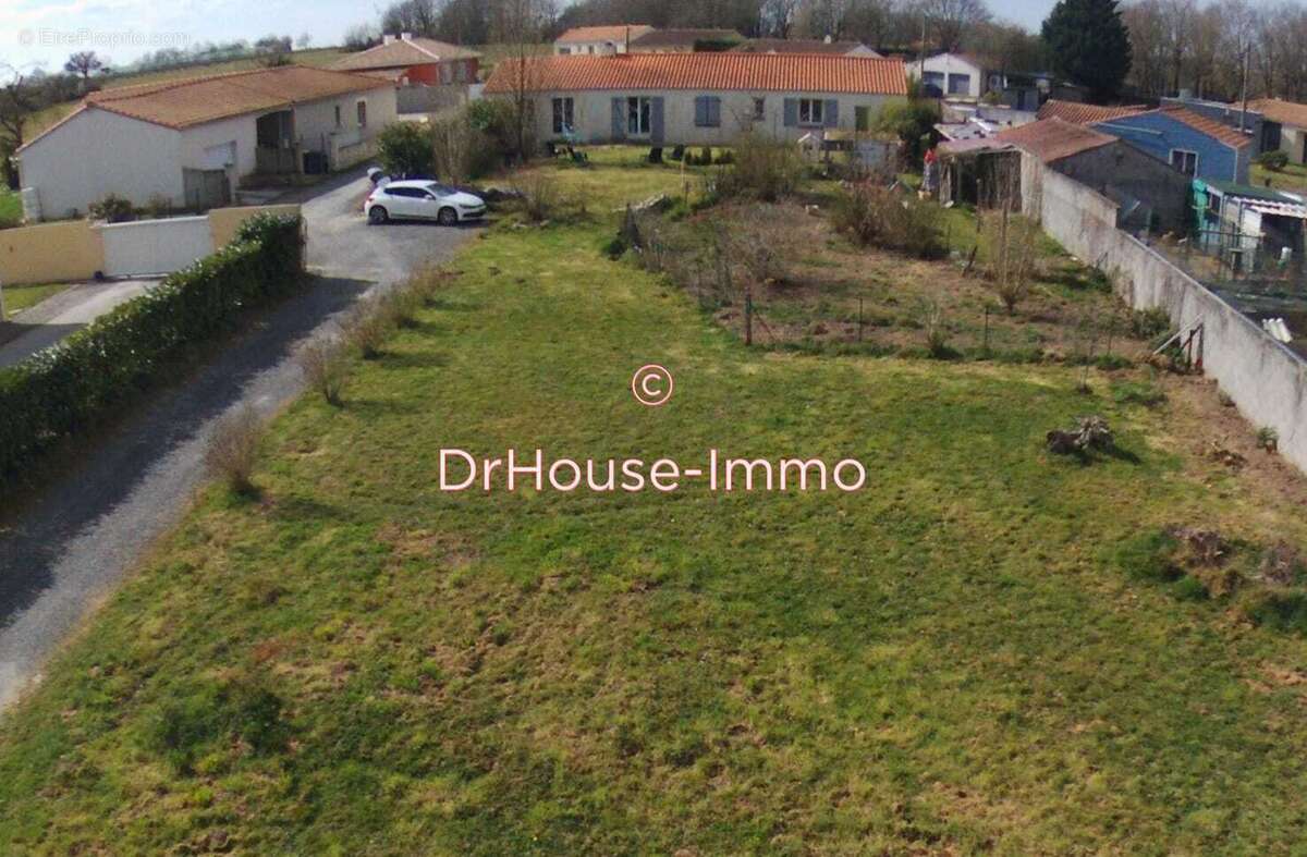 Terrain à LA LIMOUZINIERE