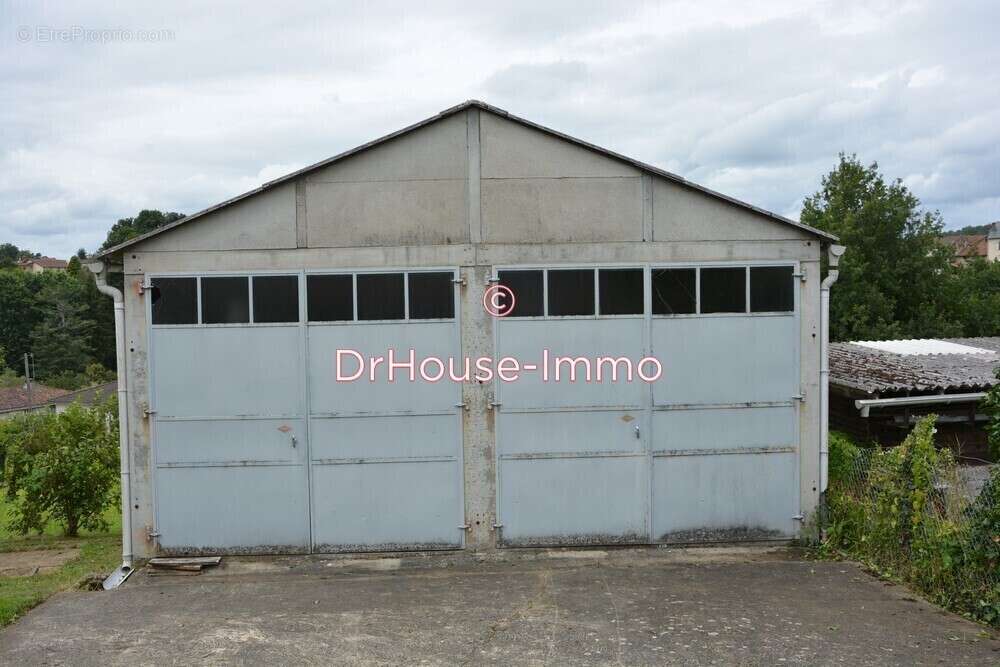 Terrain à AIXE-SUR-VIENNE