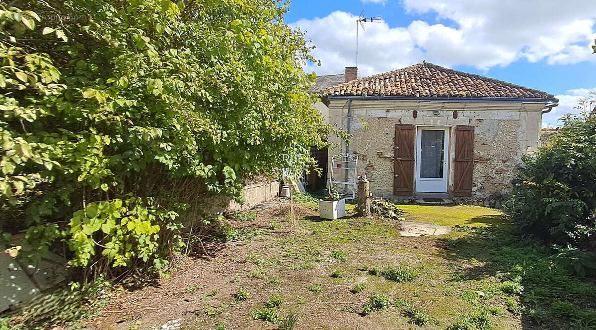 Maison à LENCLOITRE