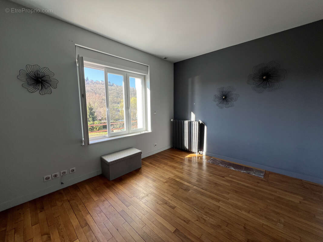 Maison à SAINT-SATUR