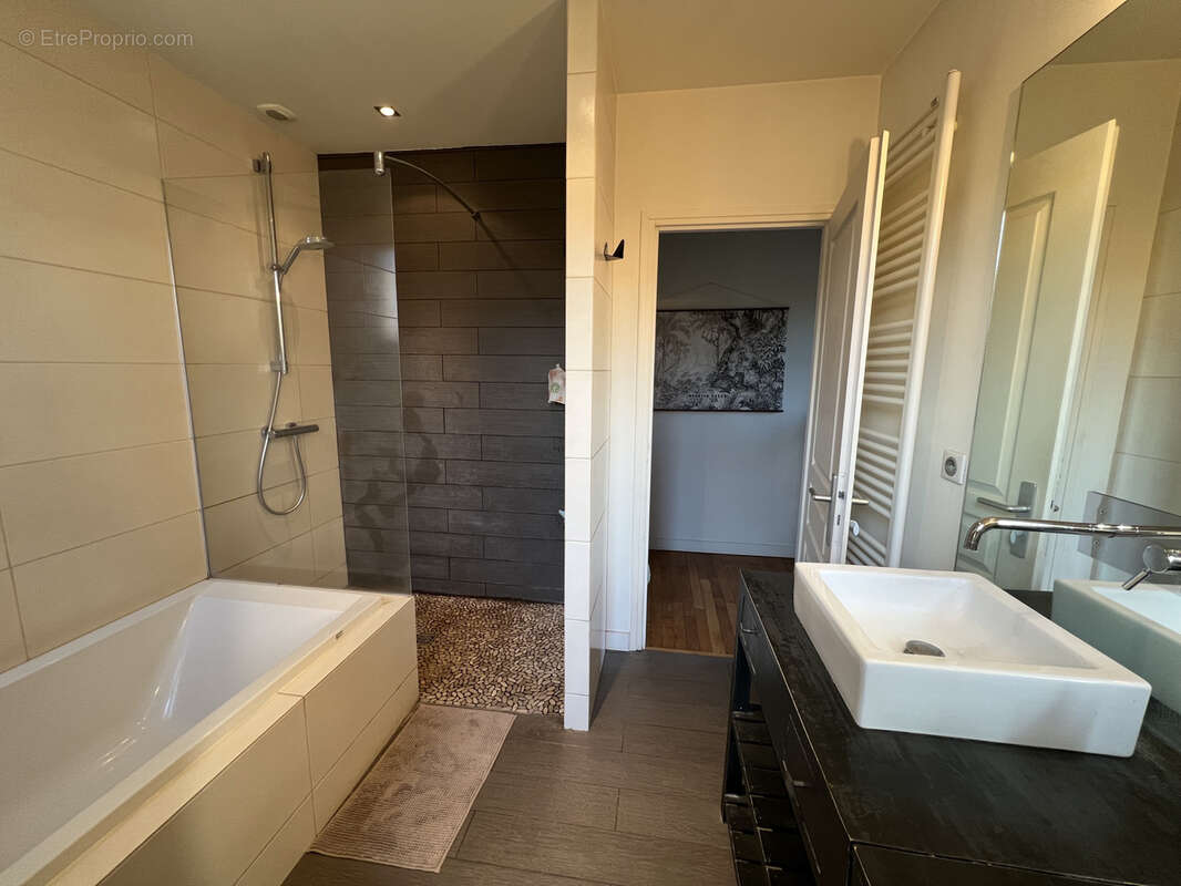 Maison à SAINT-SATUR