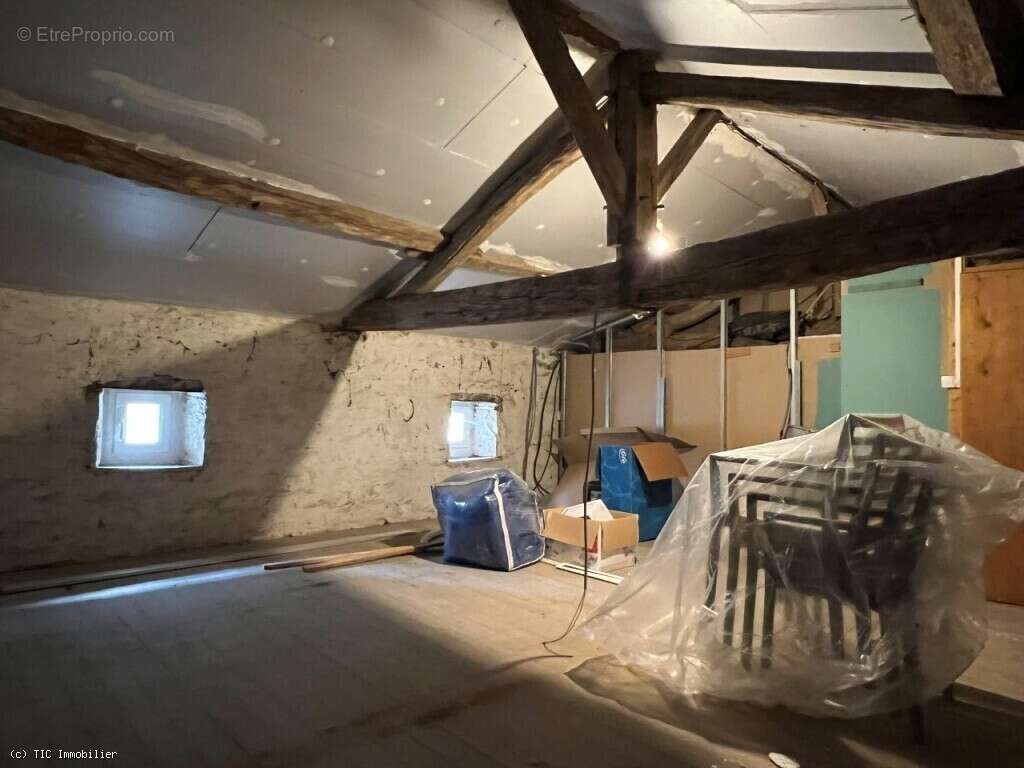 Maison à NANTEUIL-EN-VALLEE