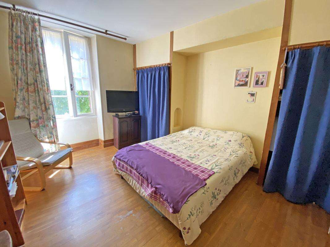 Maison à LE BUISSON-DE-CADOUIN